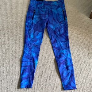 Lululemon blue pattern leggings, zip pockets, sz 10